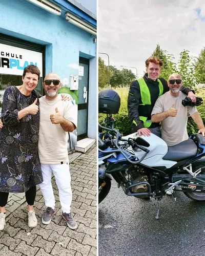 Learner driver of the FAHRPLAN Frankfurt driving school with their passed motorcycle licence